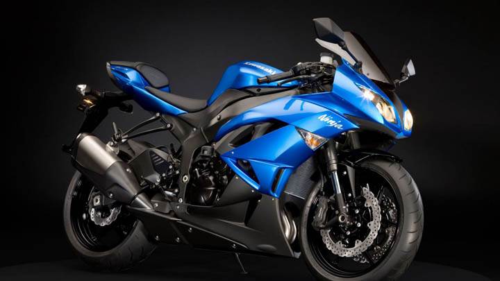 Kawasaki Ninja Blue Side Pose