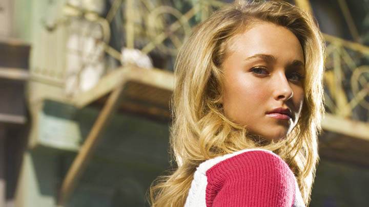 Hayden Panettiere Heroes Scene In White Red Dress
