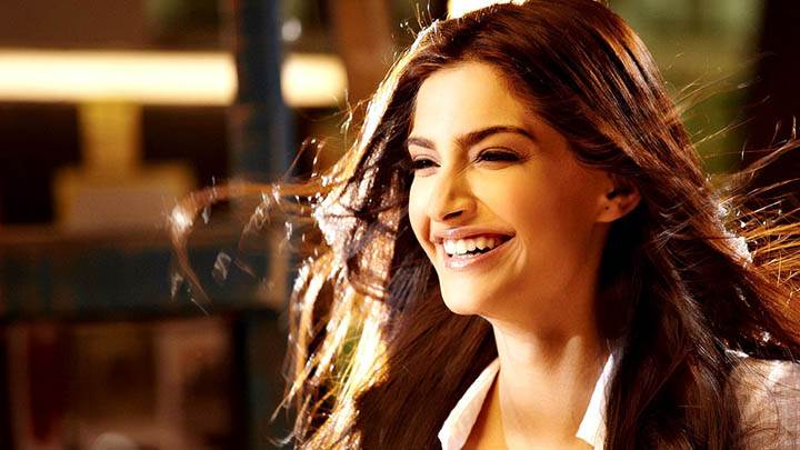 Sonam Kapoor Laughing In I Hate Luv Storys