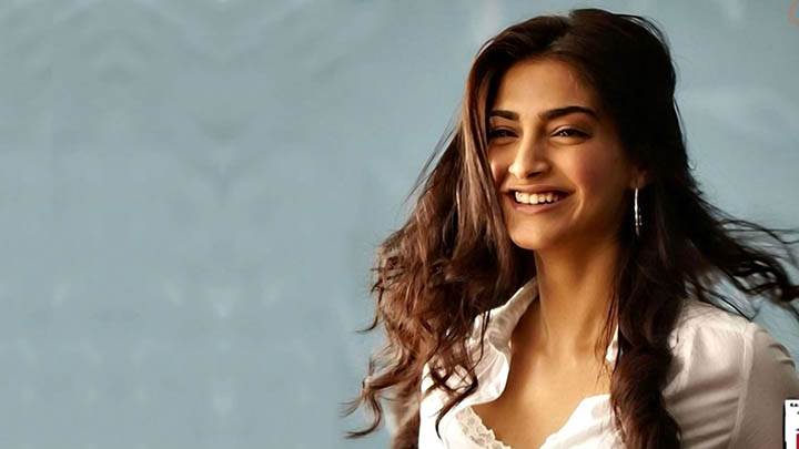 Sonam Kapoor Sweet Smiling Face In I Hate Luv Storys