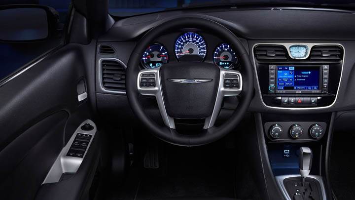 2011 Chrysler 200 Convertible Interior