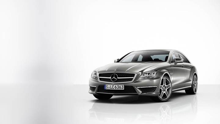 Awesom Front Pose 2012 Mercedes-Benz CLS63 AMG