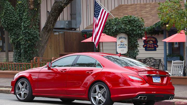 Mercedes-Benz CLS63 AMG 2012 Outside Caffe