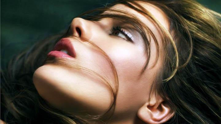 Kate Beckinsale Face Closeup Wow Wallpaper