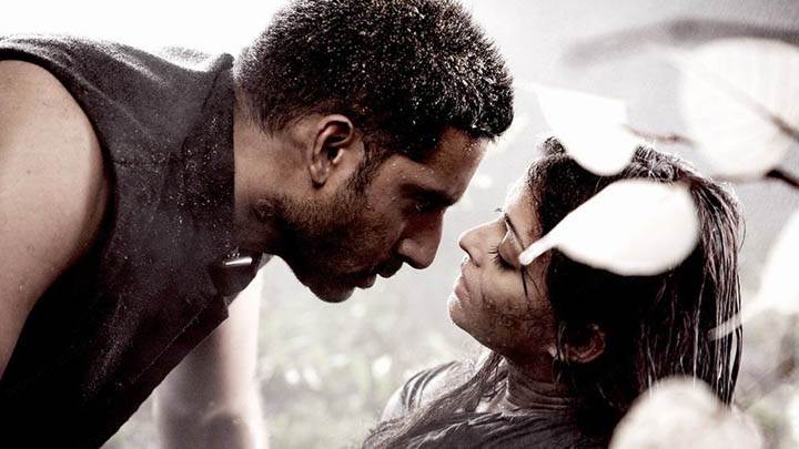 Abhishek Kissing Aishwarya Rai in Movie Raavan