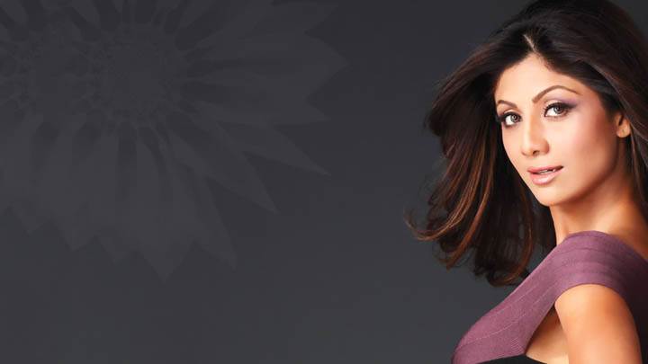 Cute Shilpa Shetty Side Pose
