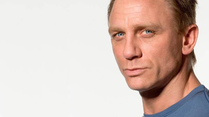 Daniel Craig – Side View Face Closeup