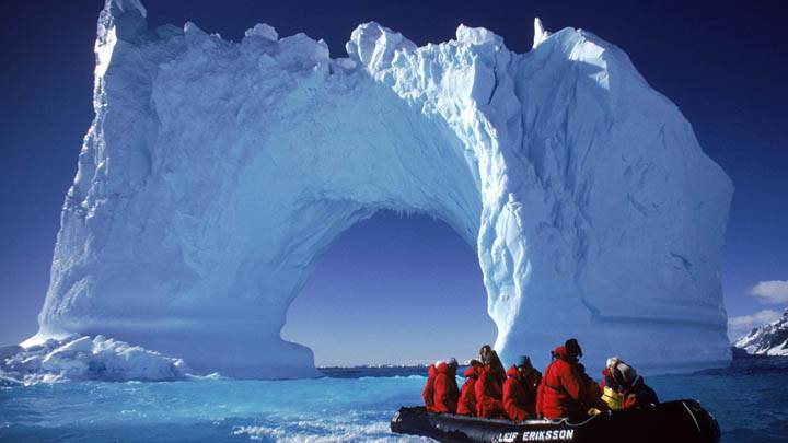Boating the Yalour Islands, Antarctica