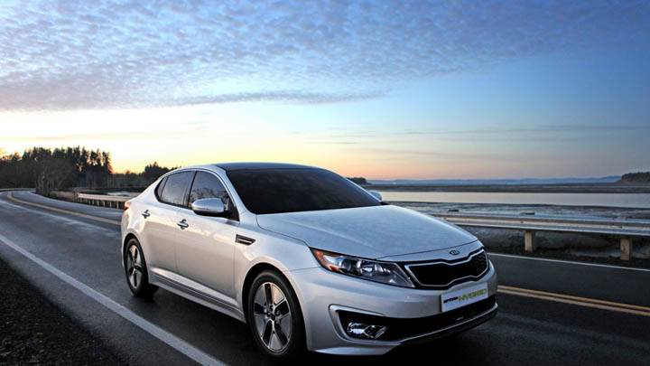 Kia Optima Hybrid Running on Highway