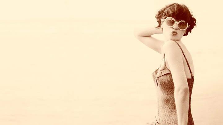 Zooey Deschanel Old Sepia Color Kissing Picture