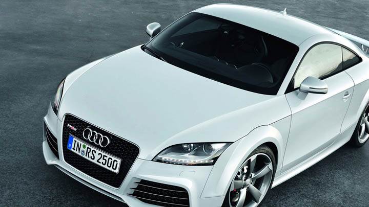 Audi TT-RS – Front Side Top Pose