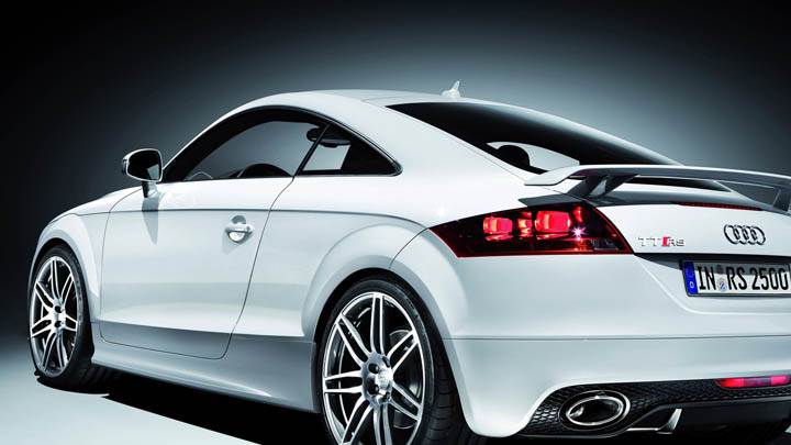 Audi TT-RS – Side Back Pose in White