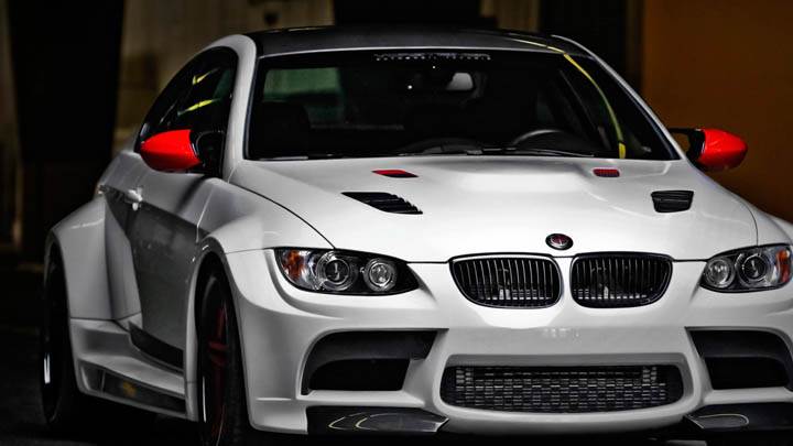 BMW M3 GTRS3 – Front Pose in White