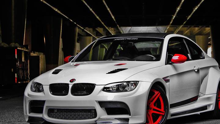 BMW M3 GTRS3 – Side Front Pose