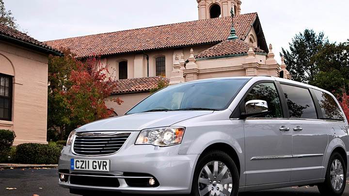 Chrysler Grand Voyager Outside House in Silver Color