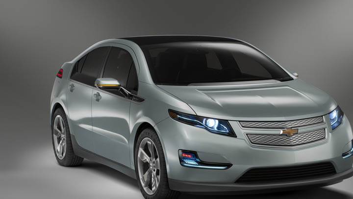 Front Pose of Chevrolet Volt