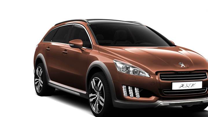 Peugeot 508 RXH – Side Front Pose Closeup