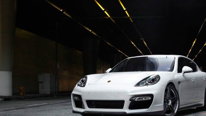 Porsche V-PT – Side Front Pose in White