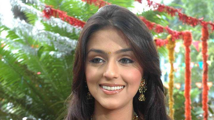 Aarti Chhabria Smiling with Someone