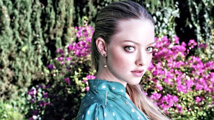 Amanda Seyfried in Green Dress Photoshoot