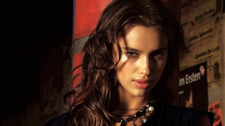 Irina Shayk Pink Lips Face Closeup