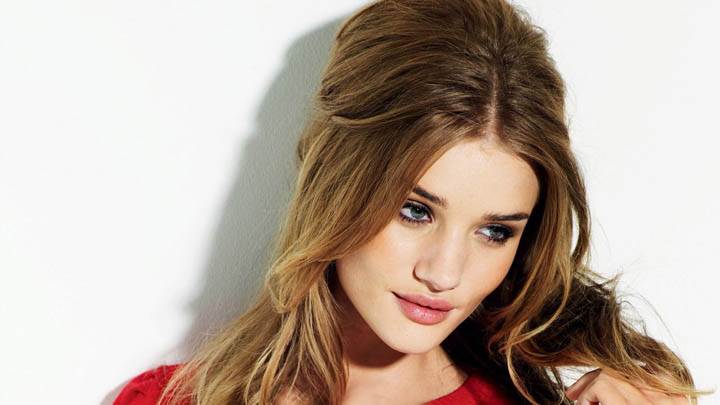 Rosie-Huntington-Whiteley Innocent Face In Red Top