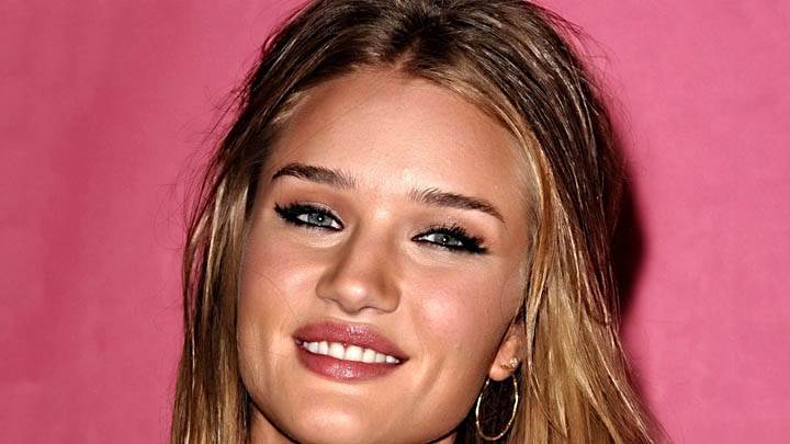 Rosie-Huntington-Whiteley Smiling Face N Cute Eyes