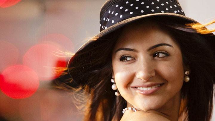 Anushka Sharma Smiling in Black Doted Hat Face Closeup