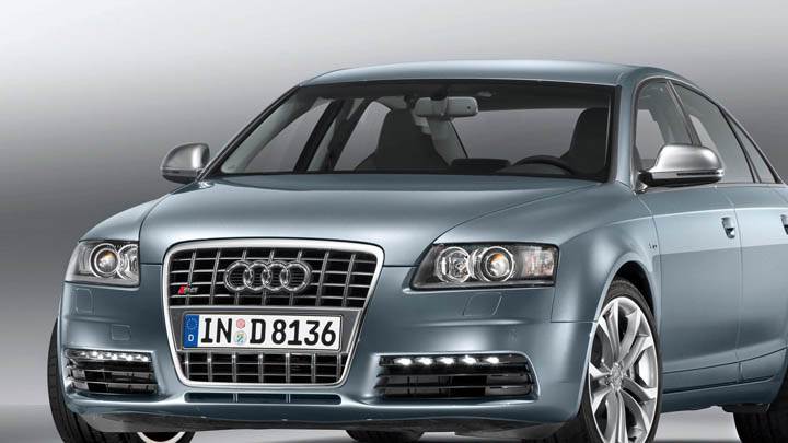 2009 Audi S6 Front Side View