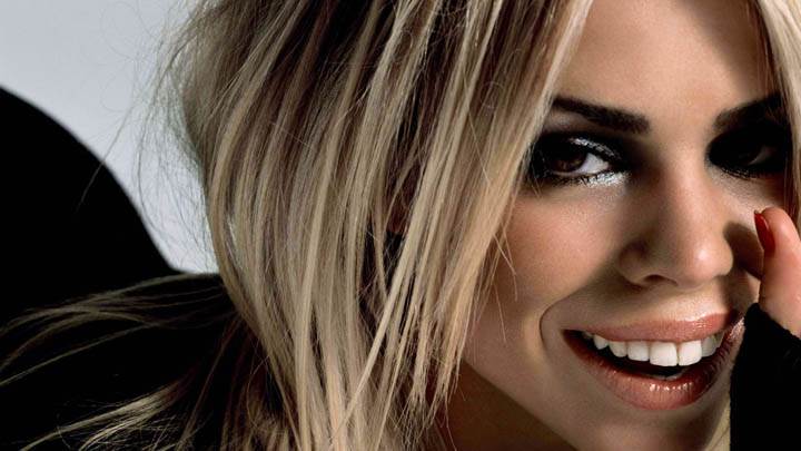 Billie Piper Golden Hairs & Smiling Face Closeup