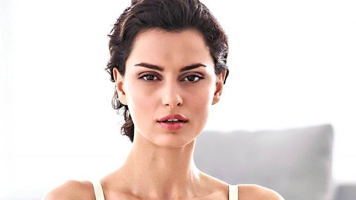 Catrinel Menghia Pink Lips & Looking Front