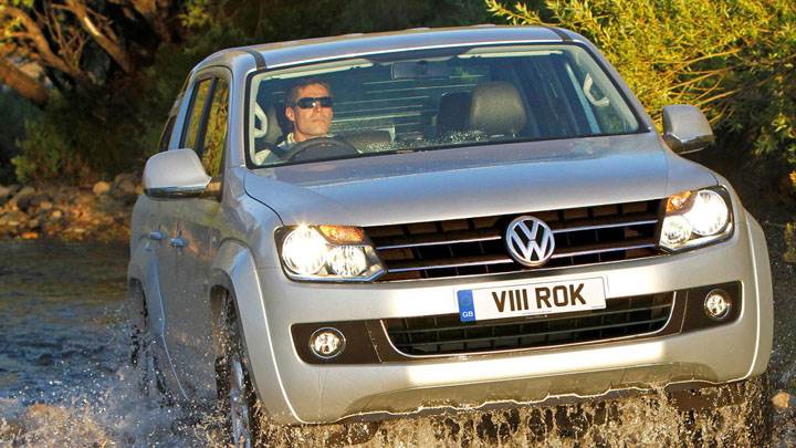 2011 Volkswagen Amarok – Driving Through River