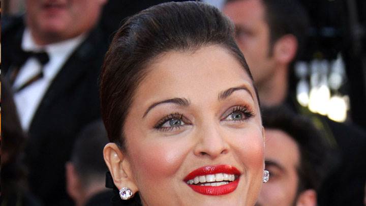 Aishwarya Rai Red Lips And Smiling Face Closeup