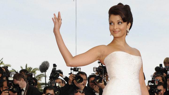 Aishwarya Rai Saying Hi In White Dress