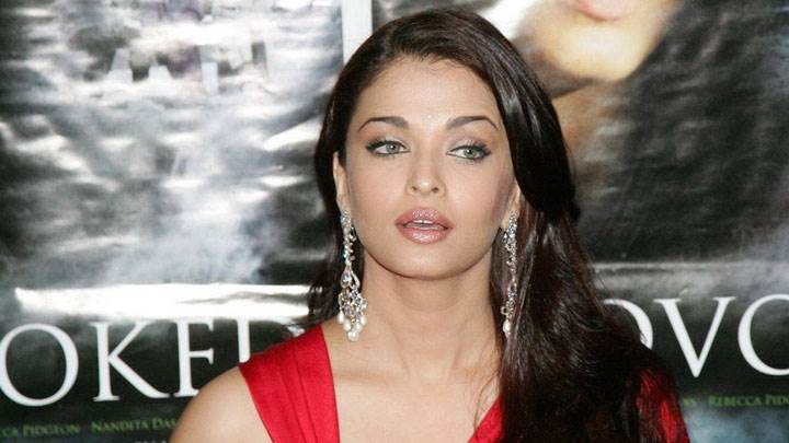 Aishwarya Rai Saying Something In Red Dress