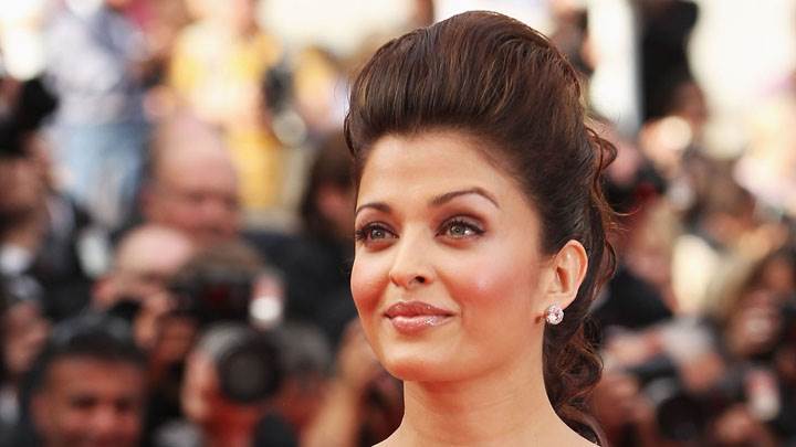 Aishwarya Rai Wet Lips And Smiling