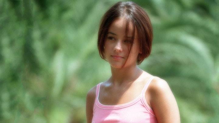 Alizee Jacotey In Sweet Pink Top