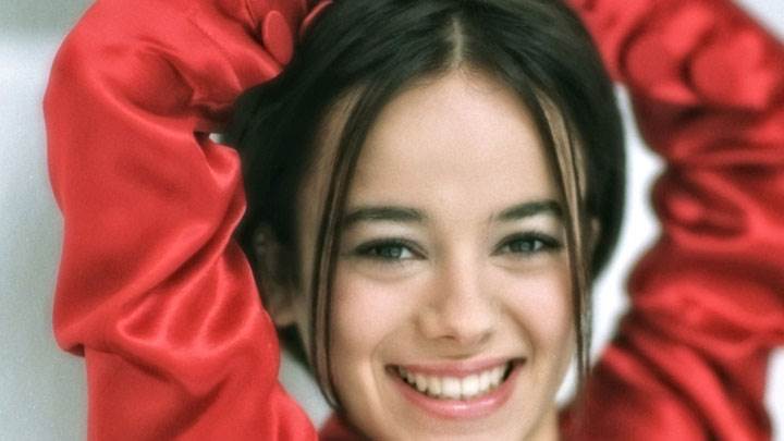 Alizee Jacotey Smiling Face Closeup In Red Dress