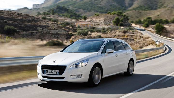 Peugeot 508 SW On Highway