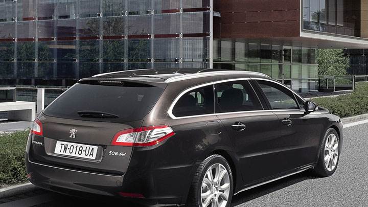 Peugeot 508 SW Parked Outside a Building