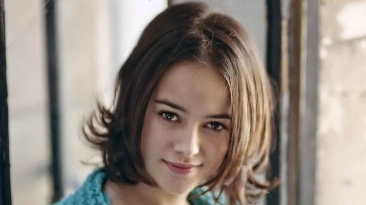 Alizee Jacotey In Green Dress Smiling Face