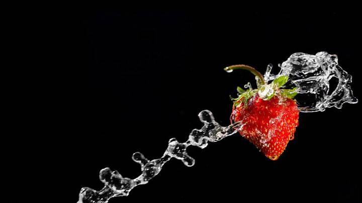 Strawberry With Water Design