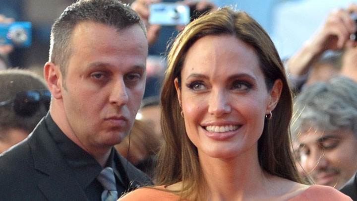 Angelina Jolie Smiling Face In Crowd