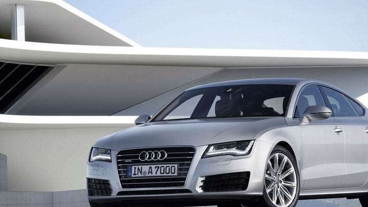 Audi A7 Sportback Side Front Pose in Silver