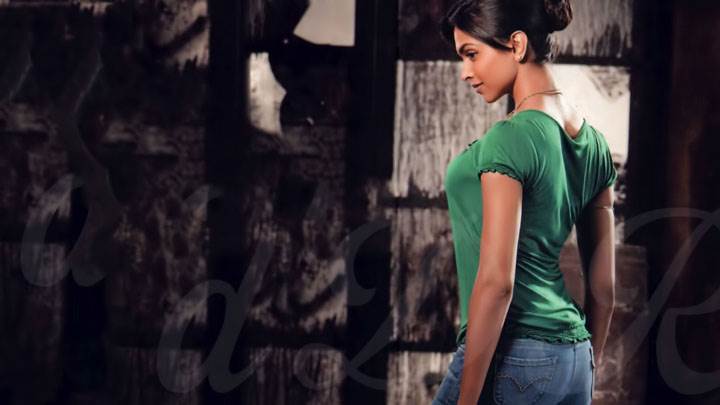 Deepika Padukone Side Back Pose In Green Top And Blue Jeans
