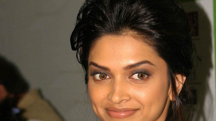 Deepika Padukone Smiling Cute Eyes Face Closeup