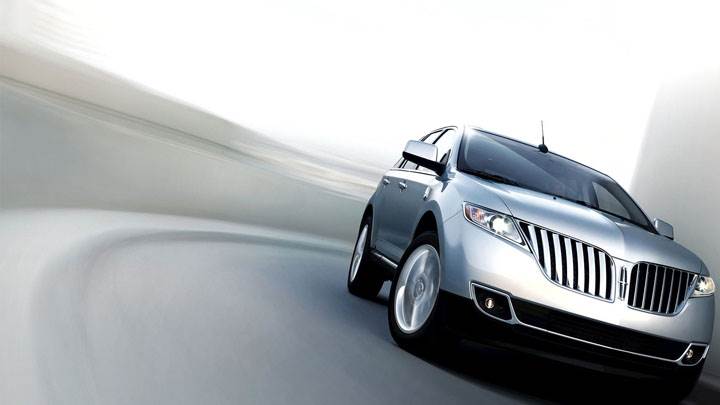 Front Pose On Highway of Lincoln MKX