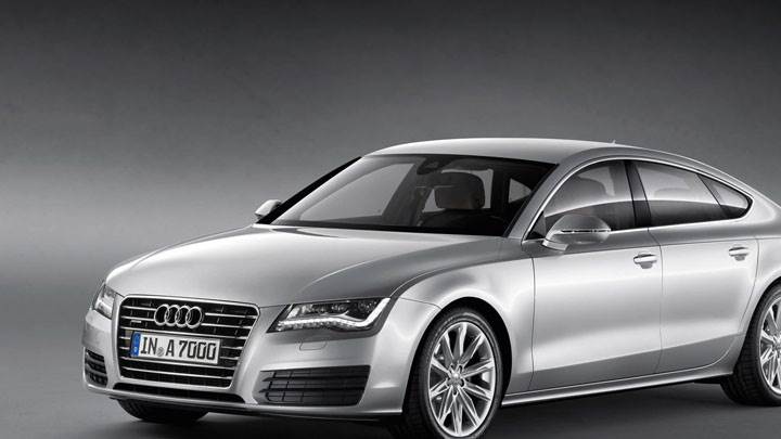 Front Side Pose of Audi A7 Sportback 2011