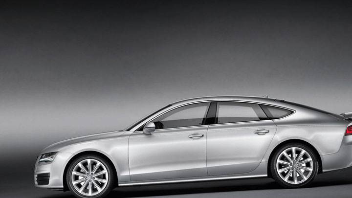 Side Pose of Audi A7 Sportback in Silver Color