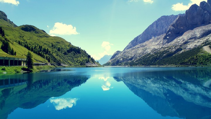 The Reflection Of Mountains In Water Looking Beautiful